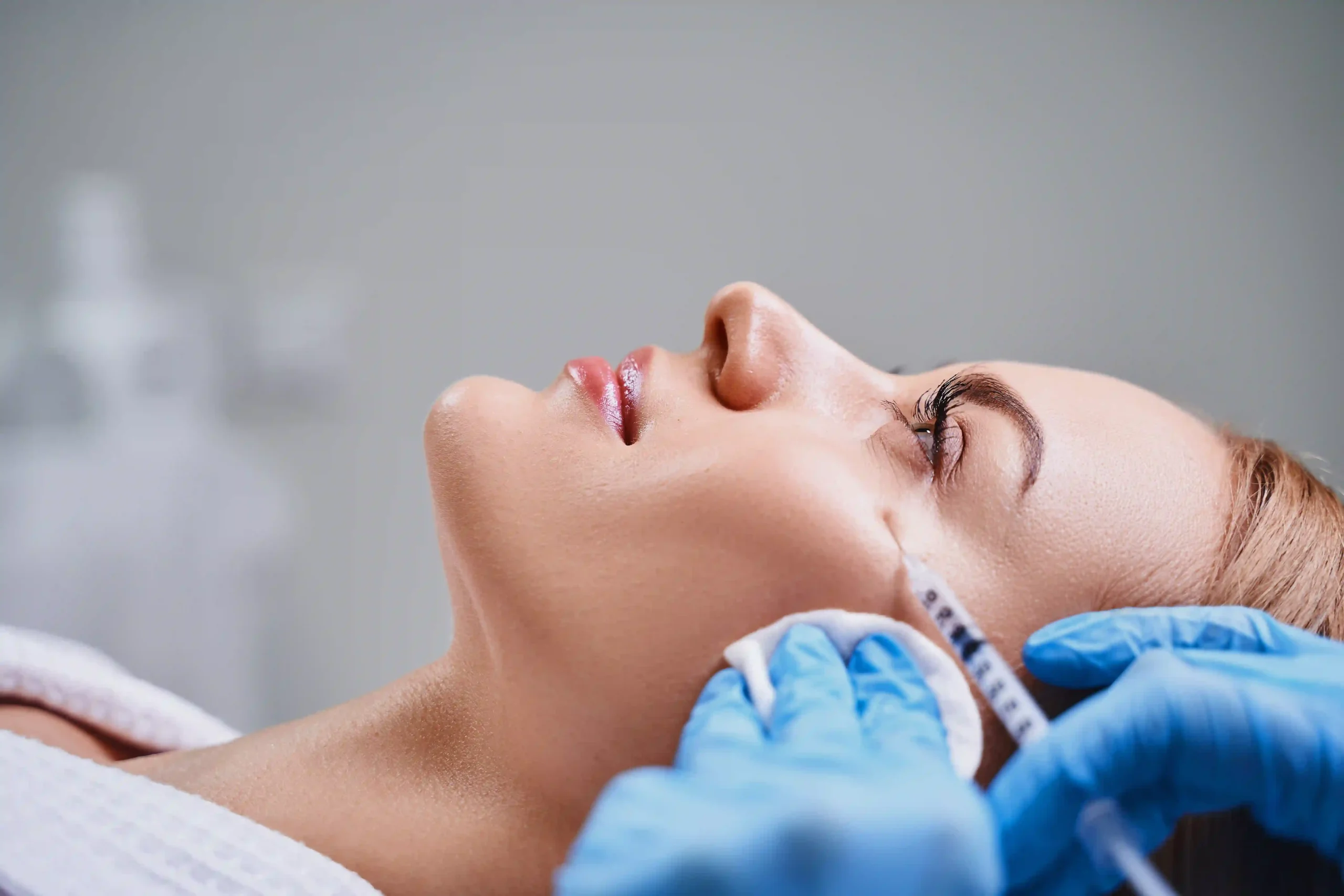 Aplicación de botox en clínica estética Zona 10, Ciudad de Guatemala